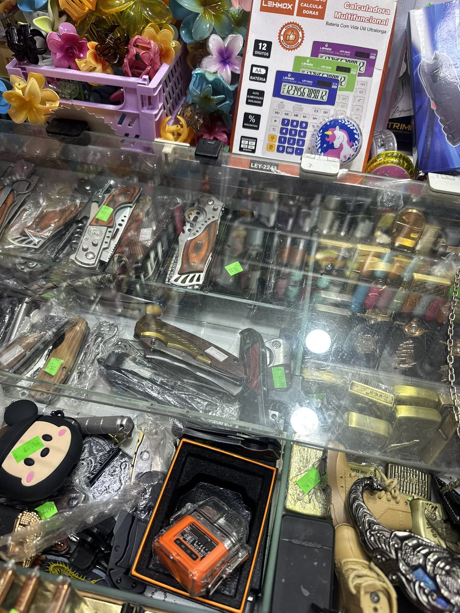 Silvax_An's tweet photo. As lojinhas de chinês são sim a melhor parte https://t.co/JNPUN6ZsQo