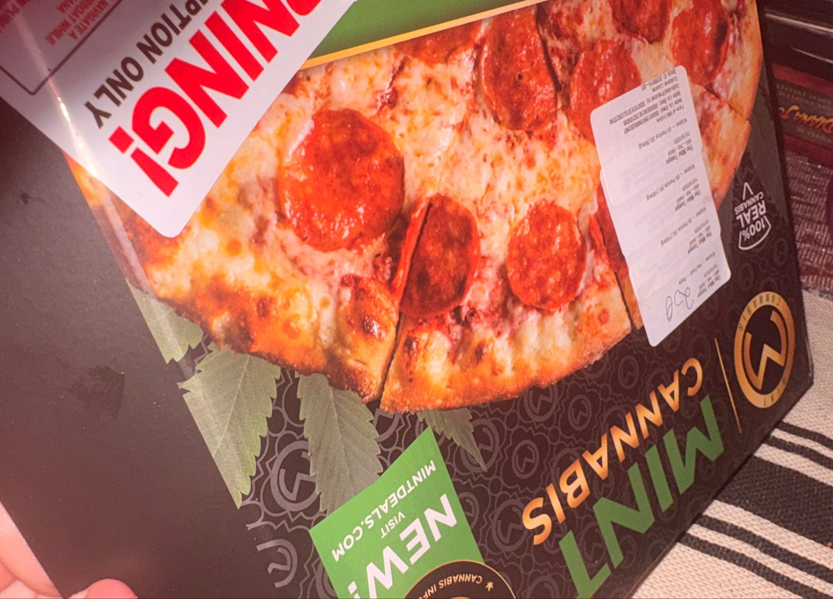 Juno_Plays's tweet photo. Weed pizza :3 https://t.co/Nu0Qa81y7L