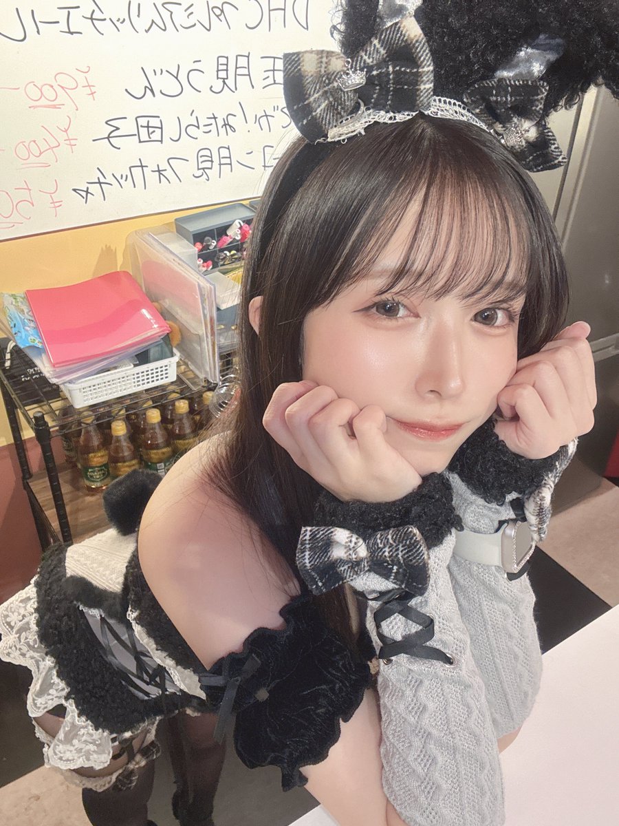 Tanaka_HELP's tweet photo. ご来店いただきありがとうございました💖
大盛況で満席のエンゼルダイナーが見れてほんとによかった😭🤍
久しぶりに忙しいの嬉しすぎたな〜❕✨️
釜玉月見うどん、餌付けしようとしてくれた人がいたの嬉しかったけど残念ながら2時頃完売してしまい悔し泣き😭‼️
私と一夜を過ごしてくれてありがとう😆 https://t.co/kyYe8Imeqo