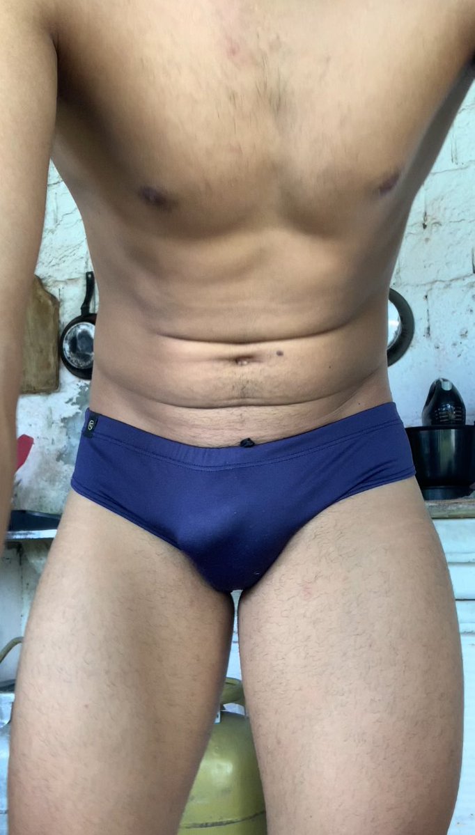 putoatvx's tweet photo. Experimentando minha sunga nova 

#CHUDAİ #Experimentalphotography #fy #sunga #gay #azul #volume #BROTHERAGEMㅤ https://t.co/SFGVOvvPuW