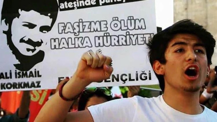 kivilcimgen2's tweet photo. Şu fotoğrafları unutmam…
#10EkimAnkaraGarKatliamı https://t.co/eBmIpU2ymU