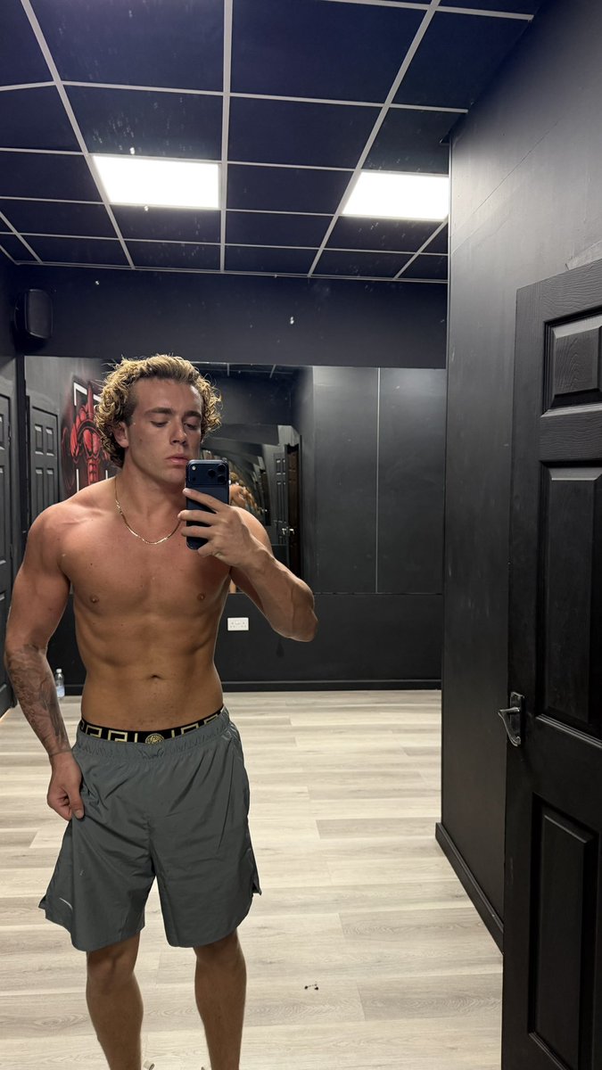 BigCee8_'s tweet photo. Would you date a British guy? https://t.co/fq9GBfAtQR