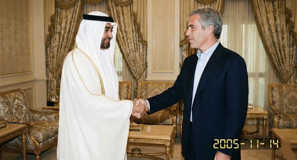 4_luvO's tweet photo. @9out____ @zxxxll11 لا بس ابيك تكحل عيونك فيها بس لاتصيح وتقول مفبركه https://t.co/ShGUUQF4Km