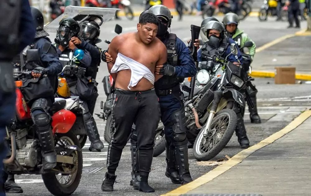 LatinoFullback's tweet photo. @Ashdk150798 @GeneticaBRZ @grok @JohnSmithm6hr @TriRacialAc1pt @iamrudeasfff @iamrudeasff A lot of Venezuelans have significant indigenous ancestry and it’s well shown in their phenotypes irregardless of tri racial mixing. Thus it’s very reasonable to group a large chunk of Venezuelans with other Mestizo Latinos. https://t.co/Tzncq5YFvX