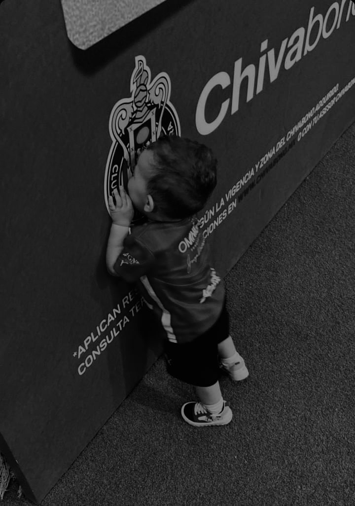 _nickoos_'s tweet photo. Que gran día será hoy con @CHIVASFK https://t.co/wHuHAlCxJe