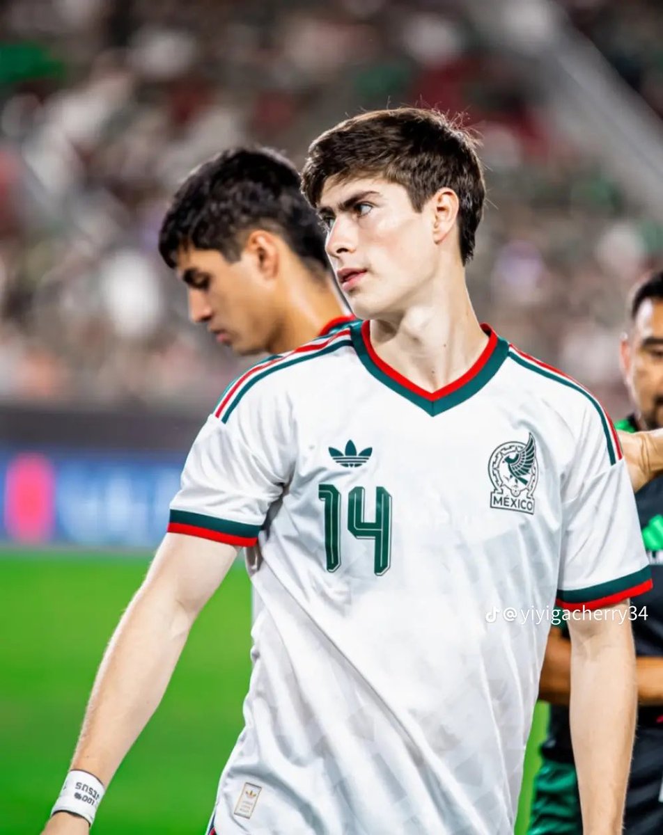 hormiku's tweet photo. es ÉL omega de México https://t.co/PQBQsGZnQe