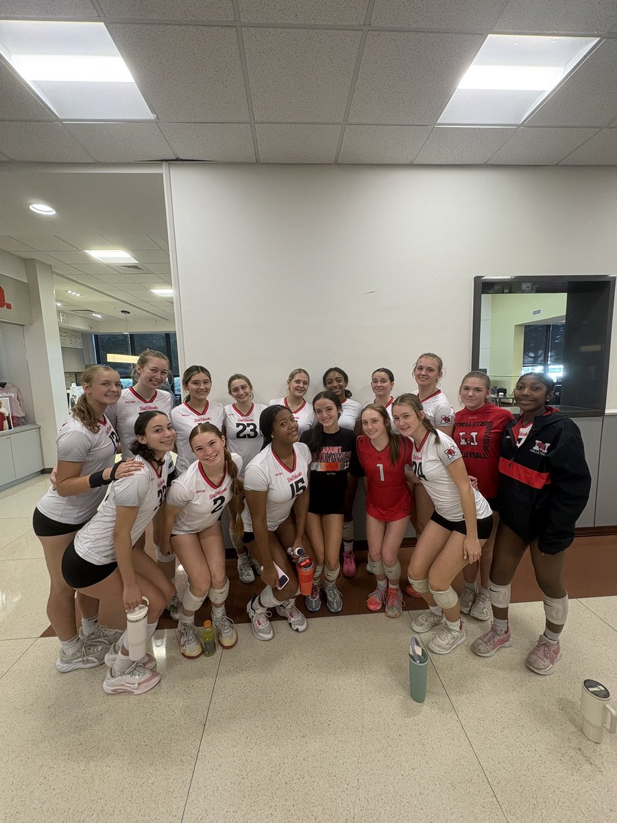 RedHawkVB's tweet photo. Sophs are headed to the Championship at the Mcauley JV Tournament #ProgramSaturdayz 🏐👏 https://t.co/OBZimy3WK2
