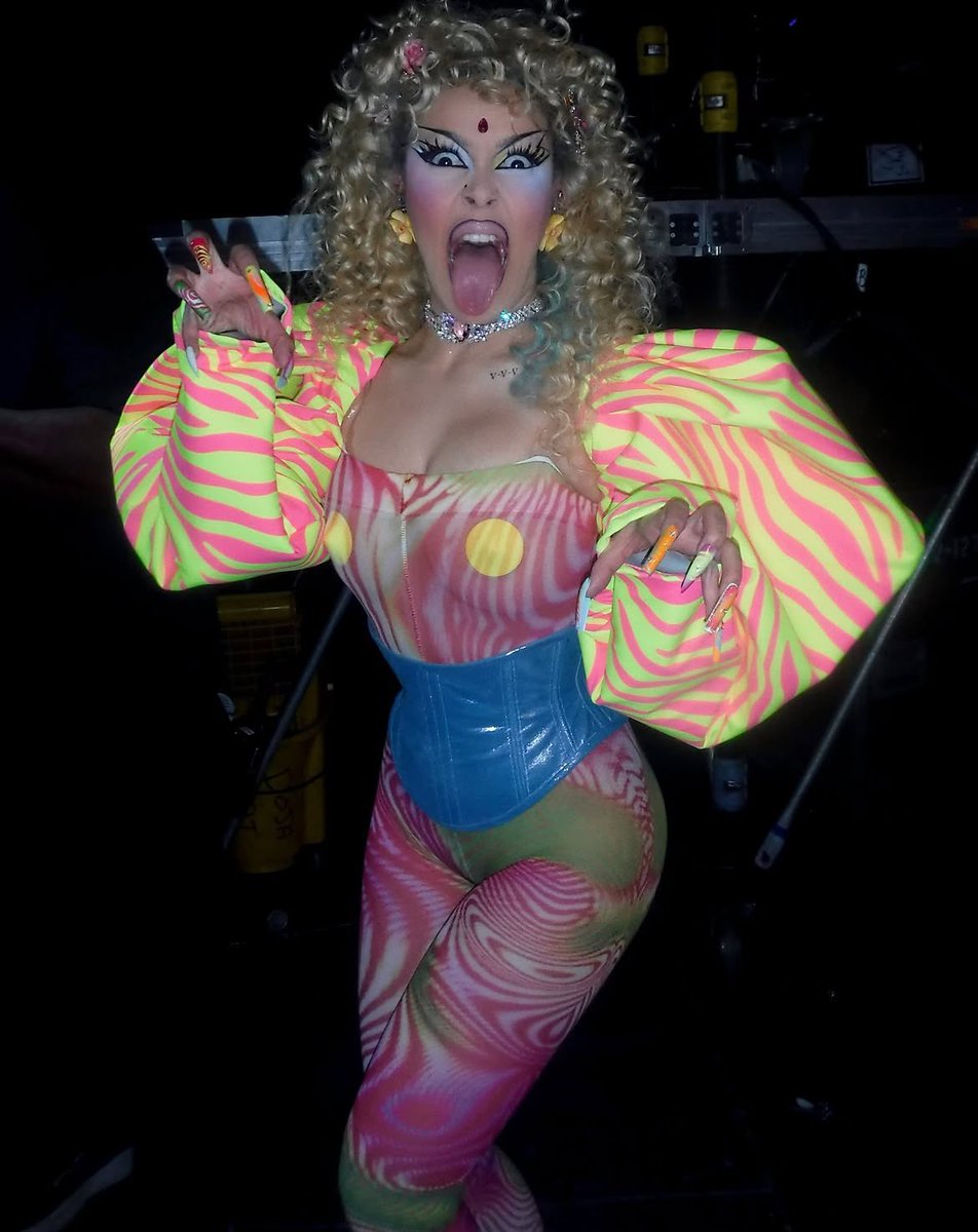 DojaOnStage's tweet photo. Doja Cat in Denver 

2023                                         2026 https://t.co/rJ3QFHaiWq