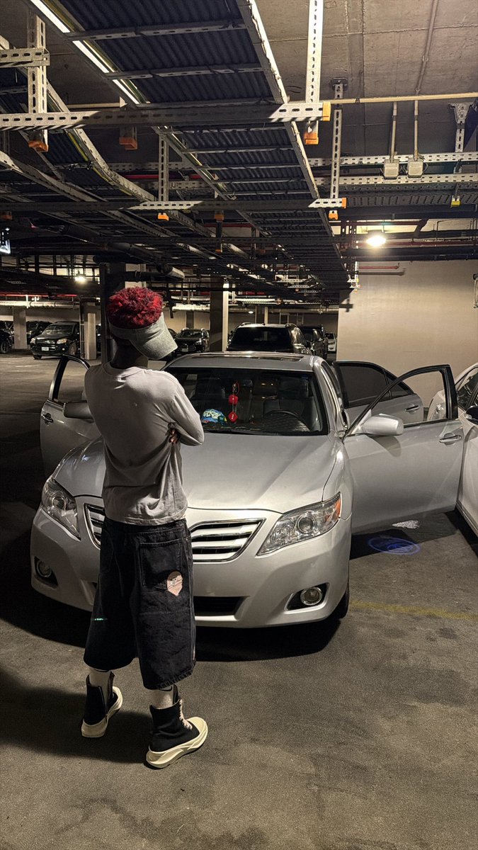 milkish__'s tweet photo. CONGRATULATIONS TO ME NOW A CAR OWNER AT JUST 19!🏆🎉🔑 https://t.co/ujHvvbkA7V