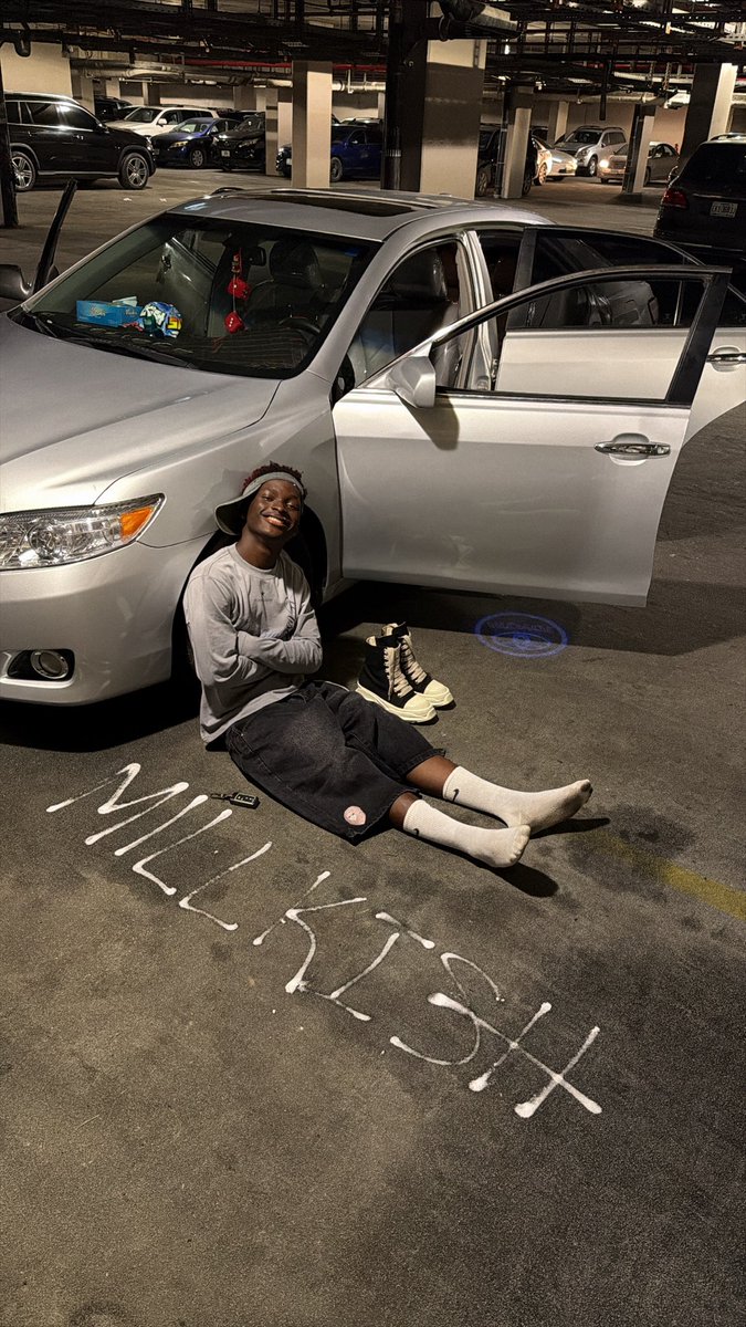milkish__'s tweet photo. CONGRATULATIONS TO ME NOW A CAR OWNER AT JUST 19!🏆🎉🔑 https://t.co/ujHvvbkA7V