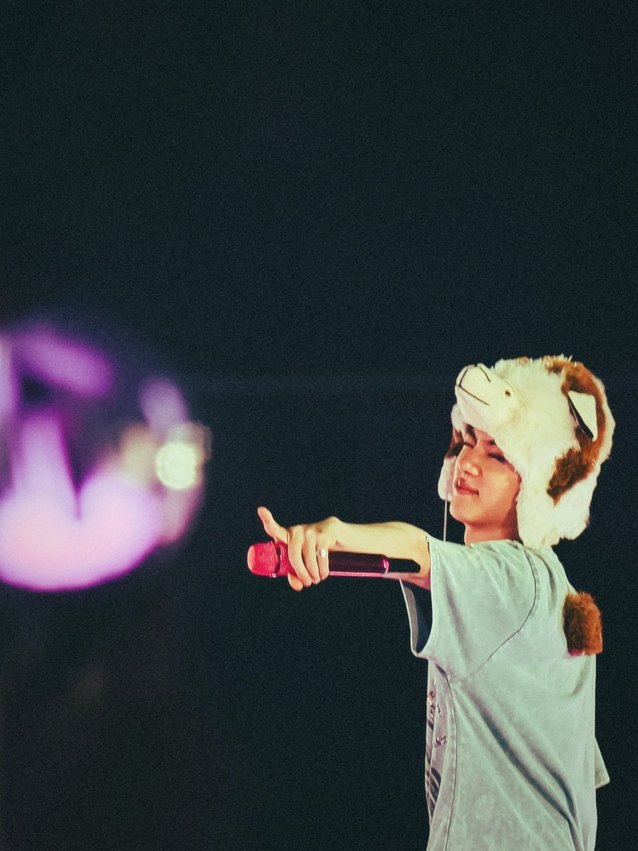 KimSeokjinSpain's tweet photo. 📸| Nuevas fotos de Jin, compartidas por el fotógrafo Piero Colomer en el concierto del día 2 en Perú 🥰

https://t.co/yqh7zNUYqE https://t.co/eF68u2qgkw