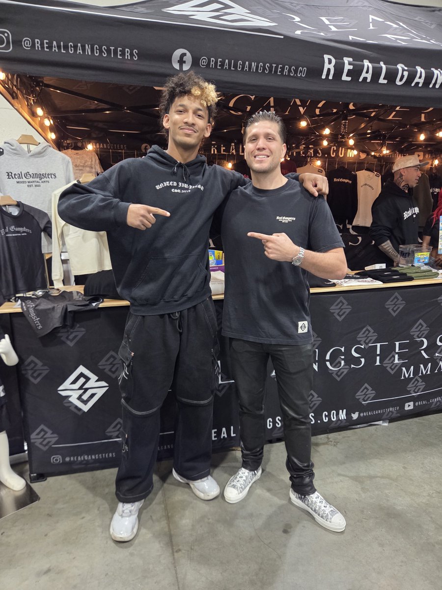 g_stringmma's tweet photo. This is the exact sequence that made me fall in love with MMA and jiu-jitsu, I cannot believe I got to meet my literal idol bro. Life takes you crazy places 🧘🏽🕉 https://t.co/7zj4IG4ecd