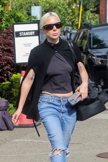 LGMonsterBlog's tweet photo. Nuevas fotos de Lady Gaga en California. (09/10) https://t.co/Ys5mB7ufzV