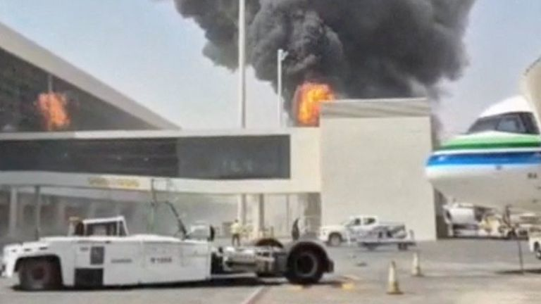 TheLatestReport's tweet photo. 🔴 Houthi militants struck King Khalid International Airport in Riyadh on Saturday, killing at least 12 people and injuring 50 others, according to multiple officials cited by The New York Times.

#Houthis #Yemen #Riyadh #SaudiArabia https://t.co/RyL1xQXmCZ