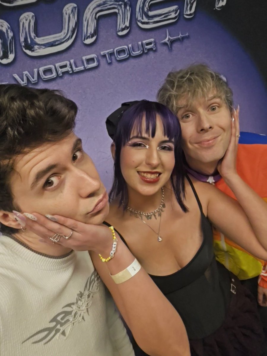 NartatoaLevy's tweet photo. New family photos just dropped who likes my dad's 
#dnp #hardlaunch https://t.co/KiumVn3bOQ