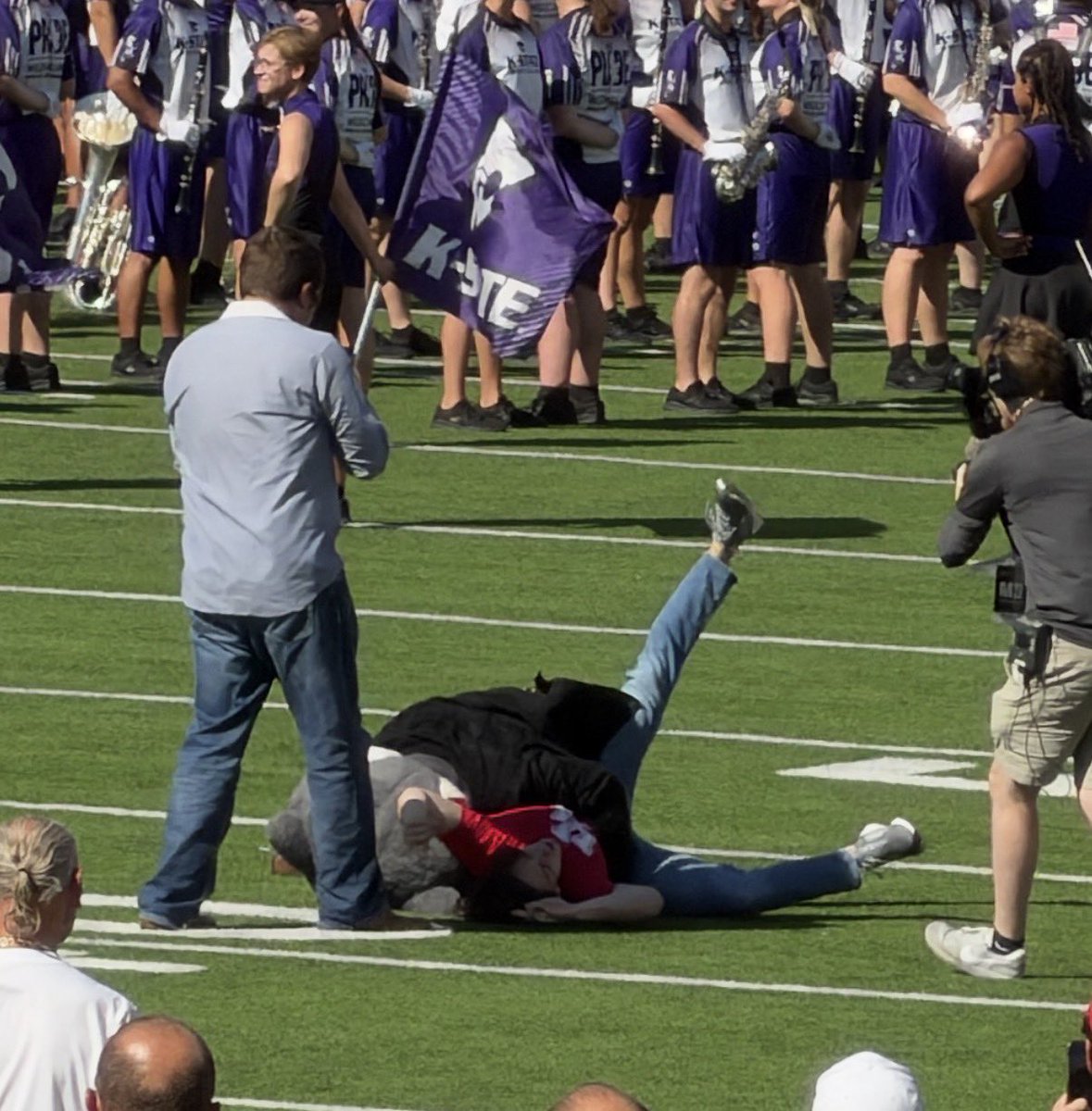 FakeWillie's tweet photo. Best tackle of the day, sadly. https://t.co/x1TbKAJGDE