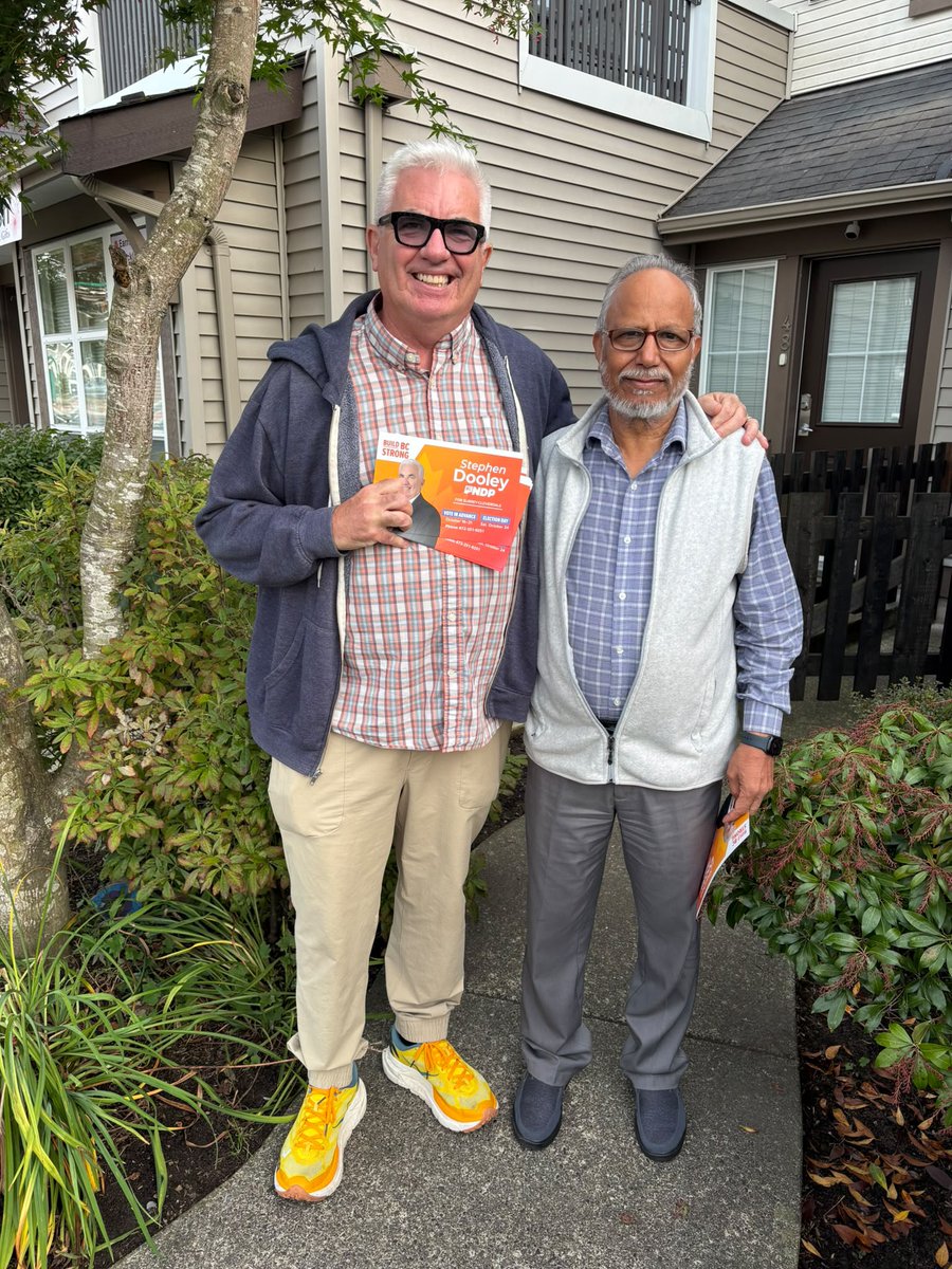 _StephenDooley's tweet photo. Another great couple of days out in Surrey-Cloverdale! 

Thank you to everyone who took the time to chat with us at the door, and a special shoutout to our amazing volunteers whose hard work and enthusiasm make moments like these possible. https://t.co/XcKbjqtkM5