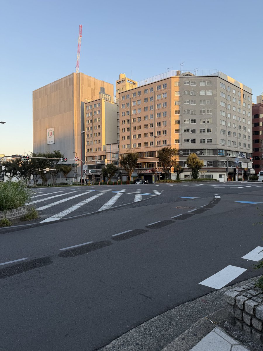 maromaro_tabi's tweet photo. 朝の谷町 https://t.co/WsSG36Bw5i