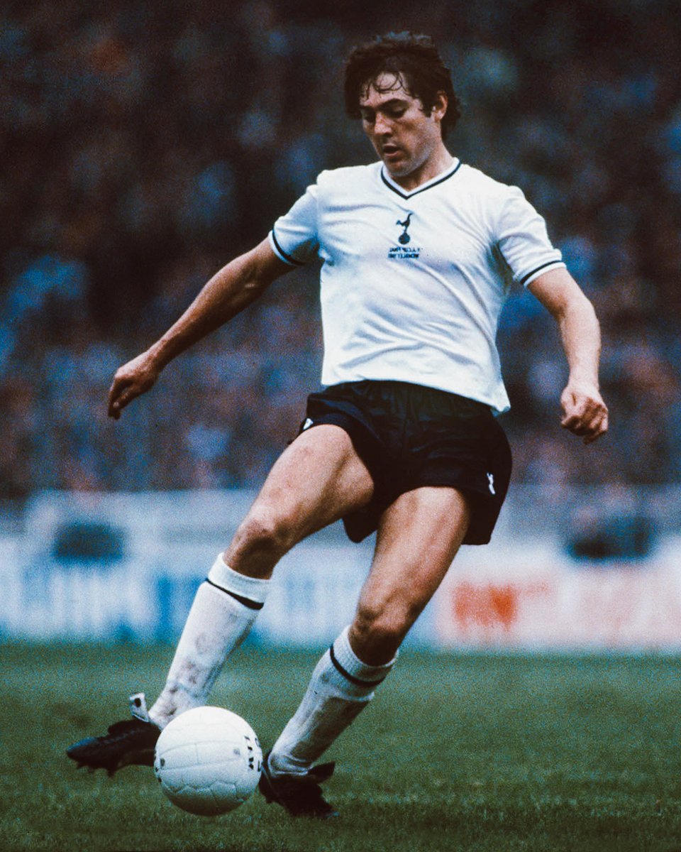 SpursOfficial's tweet photo. Sending birthday wishes to Spurs legend Paul Miller 🤍 https://t.co/mxLbh5YiHt