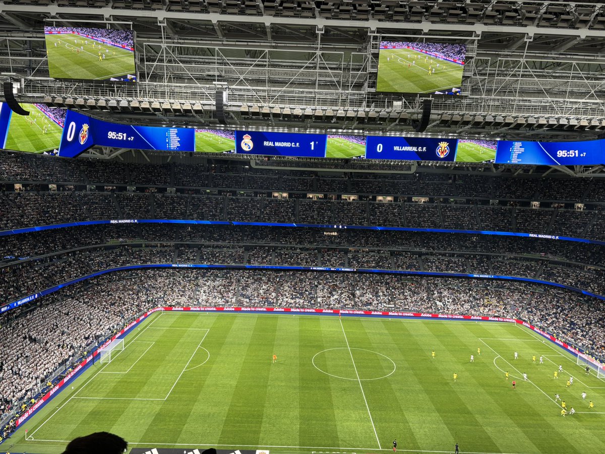 jpachecom_'s tweet photo. ⚪️ Ganó el Madrid y ganó Tebas. Una noche más, en este 'espectáculo' llamado La Liga, el fútbol es opacado por la polémica

La primera vez con el VAR que a un jugador le anulan un gol y le sacan la roja en la misma acción

✍️ La crónica, en @elespanolcom 

https://t.co/2DB31UgEJE https://t.co/y9kx5AGiRO