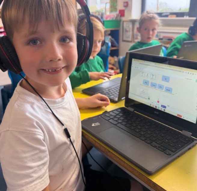 HurstParkSchool's tweet photo. Brilliant digital learning in Year 1! 💻 Penguin Class used their Chromebooks to drag words into complete sentences before recording their voices to read them aloud to their teacher. Such a fantastic way to develop early literacy &amp; oracy skills! 🗣️✨ @LEOacademies @LEOcomputing https://t.co/1evWNSpddQ