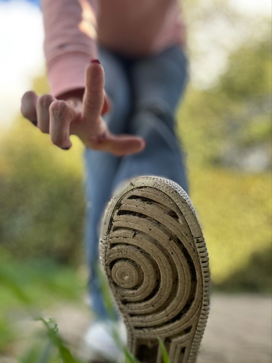tinchen_ho's tweet photo. Mondaaayyy - Du kleine L. solltest lieber hier etwas arbeiten 👅

#sneaker https://t.co/UI8FaoLewC