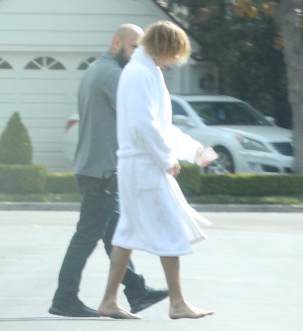 JDBieberDumps's tweet photo. Justin Bieber spotted in Los Angeles, California 
(Oct 11, 2018) https://t.co/gM0NvZfmL0