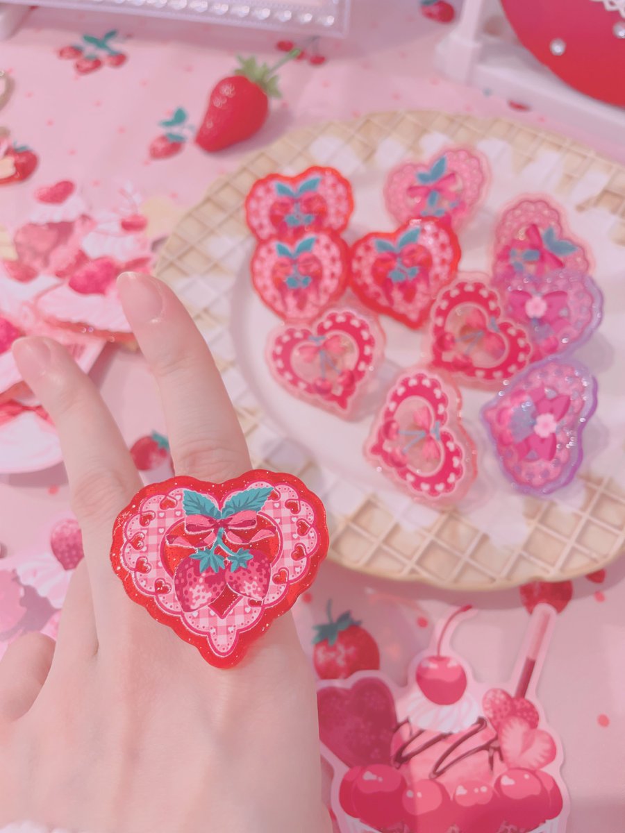 hexe_nhaus's tweet photo. 大阪の思い出といえば❣️今年の2月の大阪ポップアップやロマアラ🐙🎀 普段あんまり会えない関西の大人乙女たちとのおしゃべりの時間が貴重で楽しかったです💞
ロマアラは2回参加させていただいて、1回目でお会いした方が2回目も再来訪してくださり再会できて喜びいっぱいでした🥰会場はお城みたいでみなさんのお洋服はお姫様みたいでかわいいし素敵なイベントですよね👸🎀