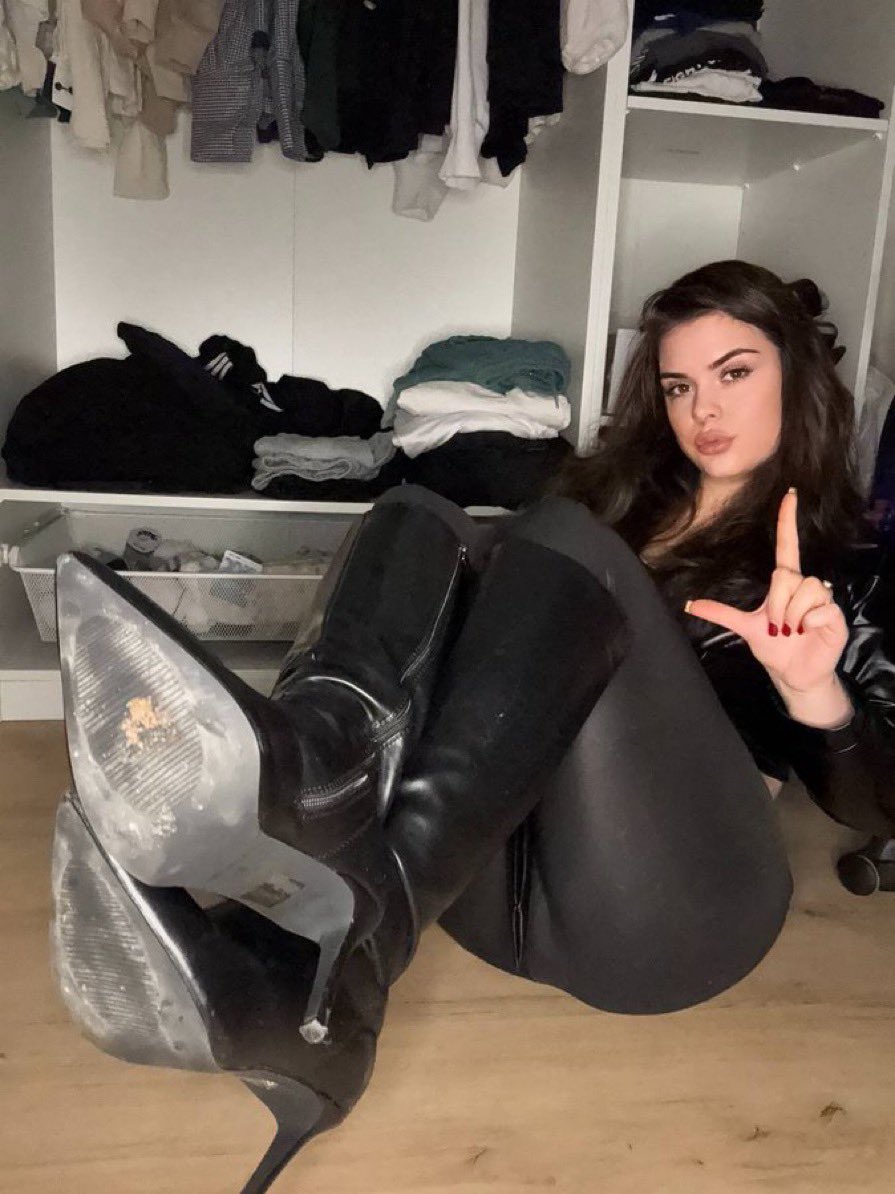 moneydom_lea27's tweet photo. 🫦RT GAME 🫦
15min 🔥😌
3/3/3💸
Ladys 2 Kommis &amp; Subs 1 🫰🏽 https://t.co/WaRZcUKMnu