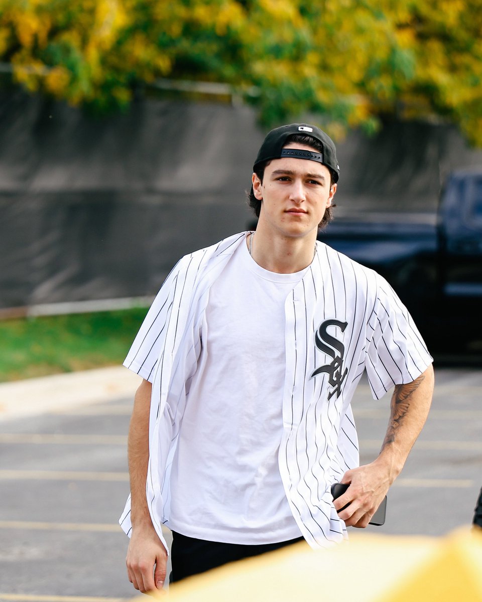 NHLBlackhawks's tweet photo. go sox go 👏 https://t.co/B87XUxeExn