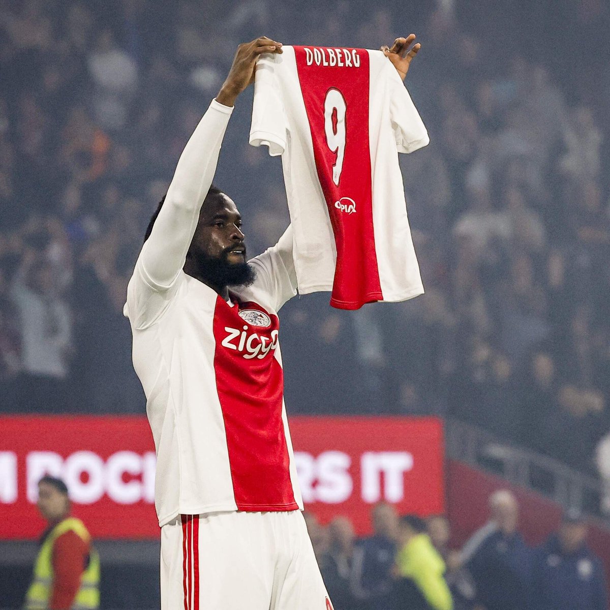 Inside_020's tweet photo. 🎙️ Tolu:

“Was it my idea? To be honest, no. It was Victor Osimhen’s idea, so thank you to Victor Osimhen for giving me the idea.” #Ajax #ajanec

@ESPNnl https://t.co/PNZl9LCMtz