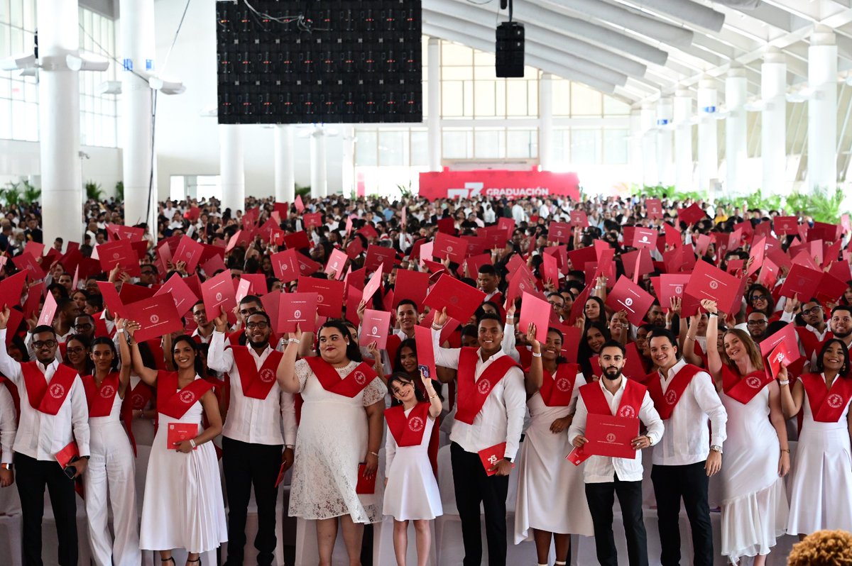 intecrd's tweet photo. @grupotherrestra El futuro comienza justo aquí #GraduaciónINTEC

Revive cada momento: https://t.co/tPSOxms9ox https://t.co/mUWbBklf0Y