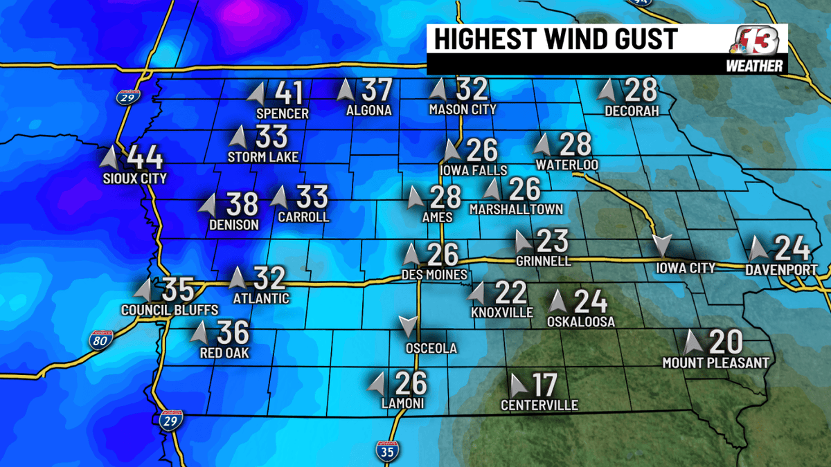 WHOWeather's tweet photo. Warm and breezy through Monday, then changes cross into Iowa https://t.co/XZT1goXpmF