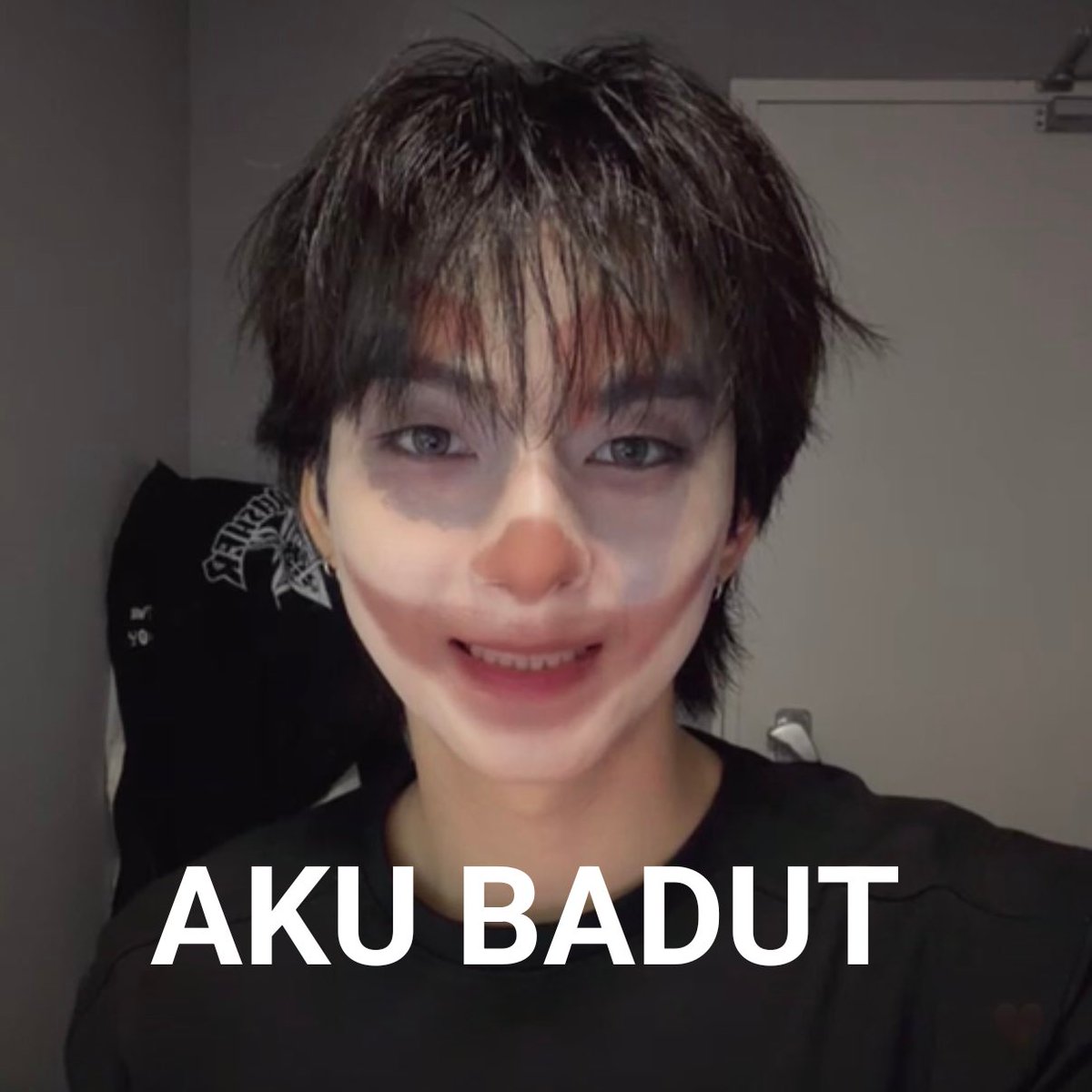 onnseaaa's tweet photo. Apakah dengan membeli album nya kalian akan dikelonin member 1 1 kah? 😬😬, mending kasi mrk first win....itu kapan y dapet first win klo anu ny aja begini ehhehehe https://t.co/LWfapeJeE5