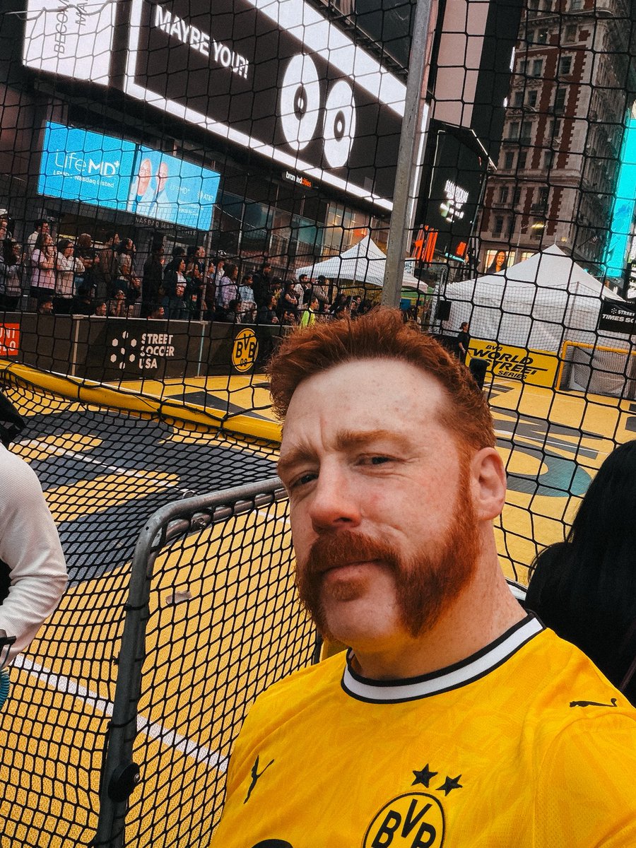 BlackYellow's tweet photo. Hello there. 🇮🇪🤼 https://t.co/uAsXUxY4Tt