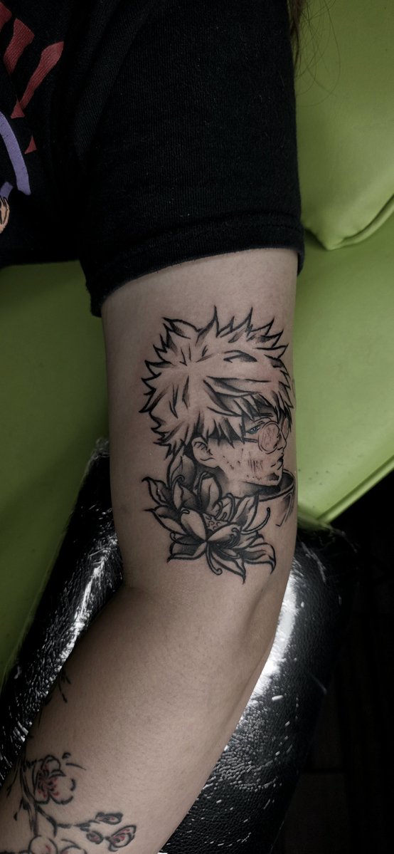g0ne34's tweet photo. Finally using my x  but hello everyone im a el paso based tattoo artist, I love to do floral and anime work so if yall are into that give me a follow!. I have alot more content on my insta and a small amount on my tiktok so give me a follow!
#tattoo #elpaso #anime #GojoSatotu https://t.co/zfcNggKnmU