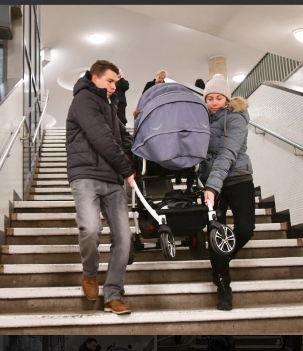 Muna59398919's tweet photo. Berlin 2026: Verspätete U-Bahn, Rolltreppe statt normalem Treppenaufgang und kein Aufzug. Wo bleibt die Barrierefreiheit? Menschen mit Behinderungen, ältere Menschen und Fahrgäste mit Kinderwagen werden einfach vergessen. Das ist nicht akzeptabel! #Berlin #Barrierefreiheit https://t.co/fqqilUuhzw