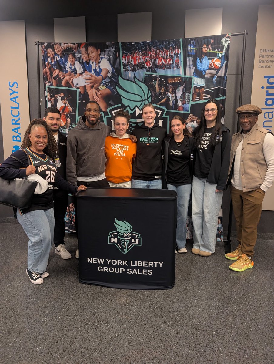wbb_knights's tweet photo. Birthday celebrations, basketball, and a night in the city! 🗽🏀🎂 

Our seniors, Coach Geary, and Team Manager Ana celebrated #12 Sara Cashin’s birthday while watching the NY Liberty take on the Atlanta Dream in the WNBA Semifinals! 💙 https://t.co/lGfsXPGa0Y