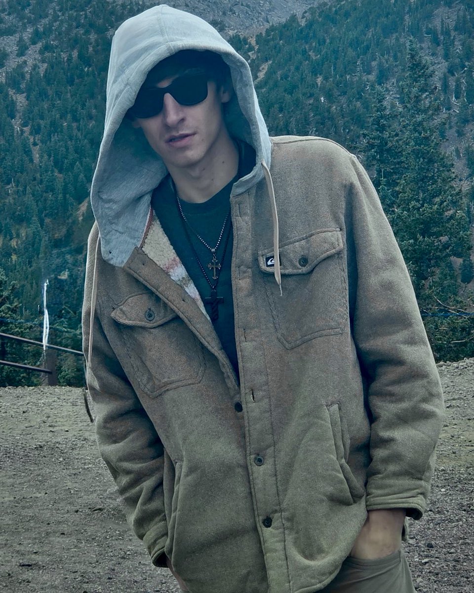 illesthumbs's tweet photo. #humphreyspeak #gorpcore #streetwearfastion #flagstaffaz https://t.co/9AHkEyfwiv