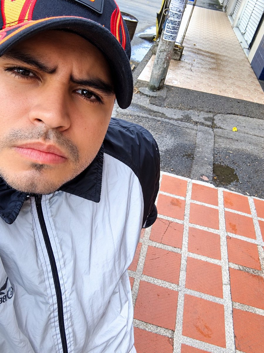 chicoencali93's tweet photo. #cali 
Por aquí viendo que hay ! https://t.co/JI7VpJHh5b