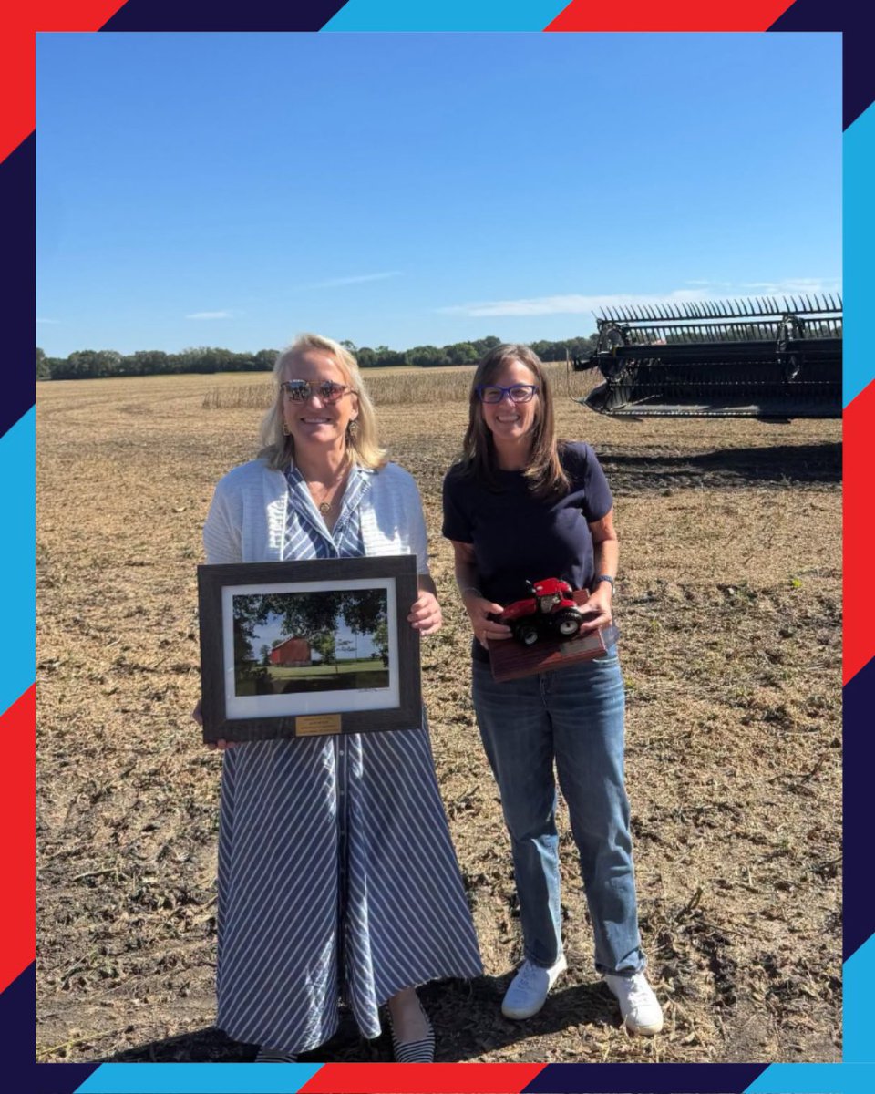 DemsforILHouse's tweet photo. Congratulations to Leader Katie Stuart on earning the Friend of Agriculture Award from the Madison County Farm Bureau! 🚜🌾 From backing critical agricultural funding to supporting sustainable farming initiatives, her hands-on leadership helps secure the future of Illinois https://t.co/1FPuNlTdME