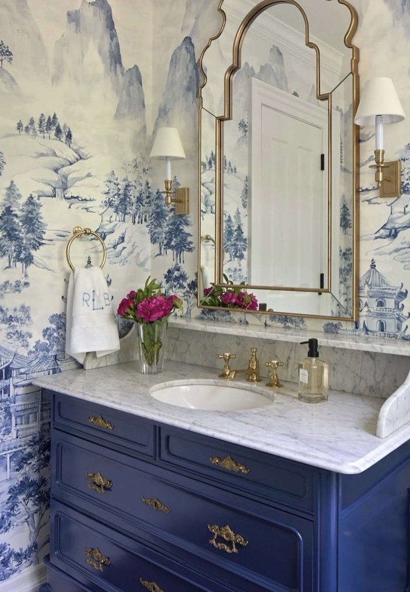 EvaLovesDesign's tweet photo. Let’s discuss this. 

Vanity paint finish: The traditional vintage vanity was updated with a bold coat of Benjamin Moore’s Deep Royal. Wallpaper motif: The walls are wrapped in a scenic blue and white chinoiserie landscape mural. Timeless brass elements. https://t.co/7eJDeLUs8l