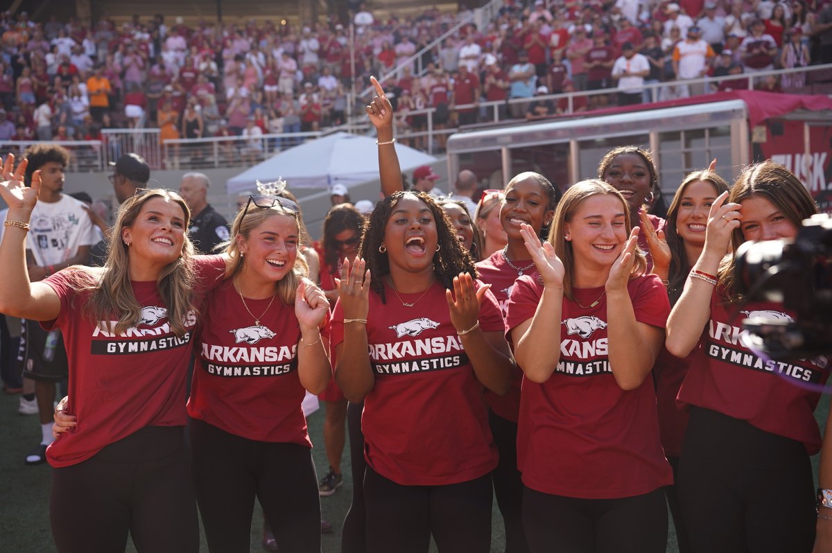 RazorbackGym's tweet photo. Got the band back together to celebrate another NCAA Championships appearance with all our closest friends!

Thanks for having us, @RazorbackFB 🐗 https://t.co/nZFV8P1zLi