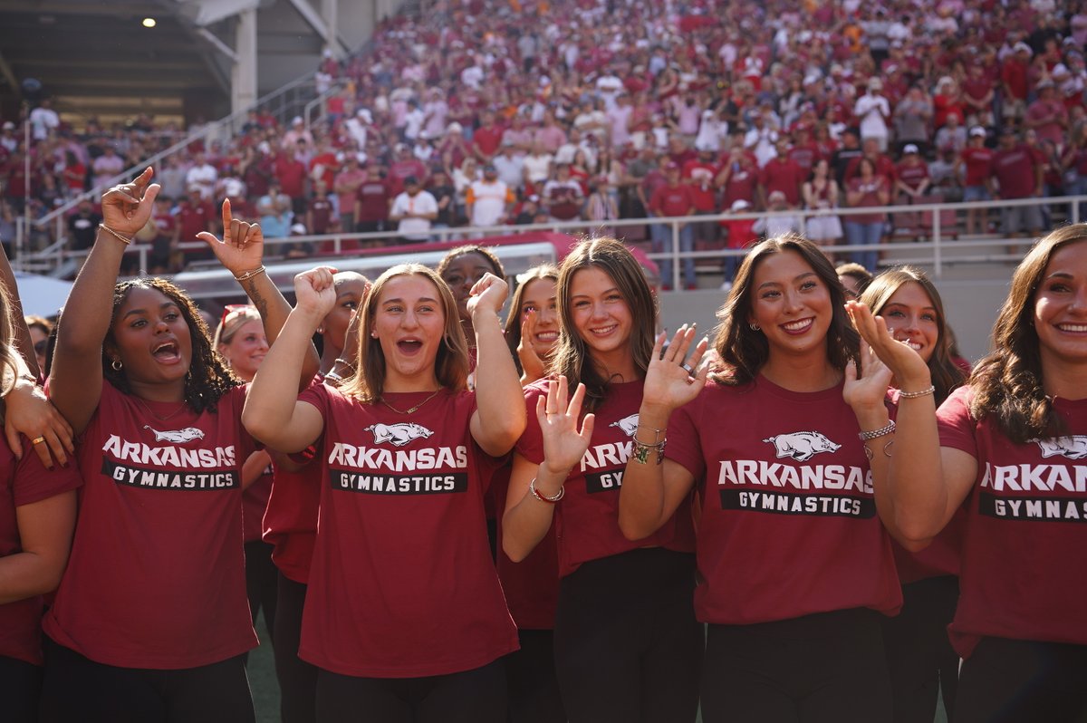 RazorbackGym's tweet photo. Got the band back together to celebrate another NCAA Championships appearance with all our closest friends!

Thanks for having us, @RazorbackFB 🐗 https://t.co/nZFV8P1zLi