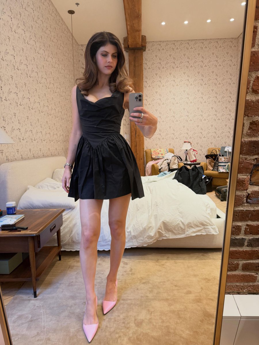 JumpTrailers's tweet photo. Alexandra Daddario in new photos shared on her profile. https://t.co/bdFp2Mi5EH