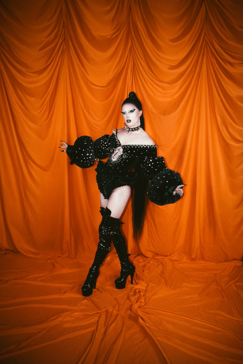 ALIKQUEEN's tweet photo. I still think about this shoot 🥹🍊🖤 https://t.co/5URKh6d3SW