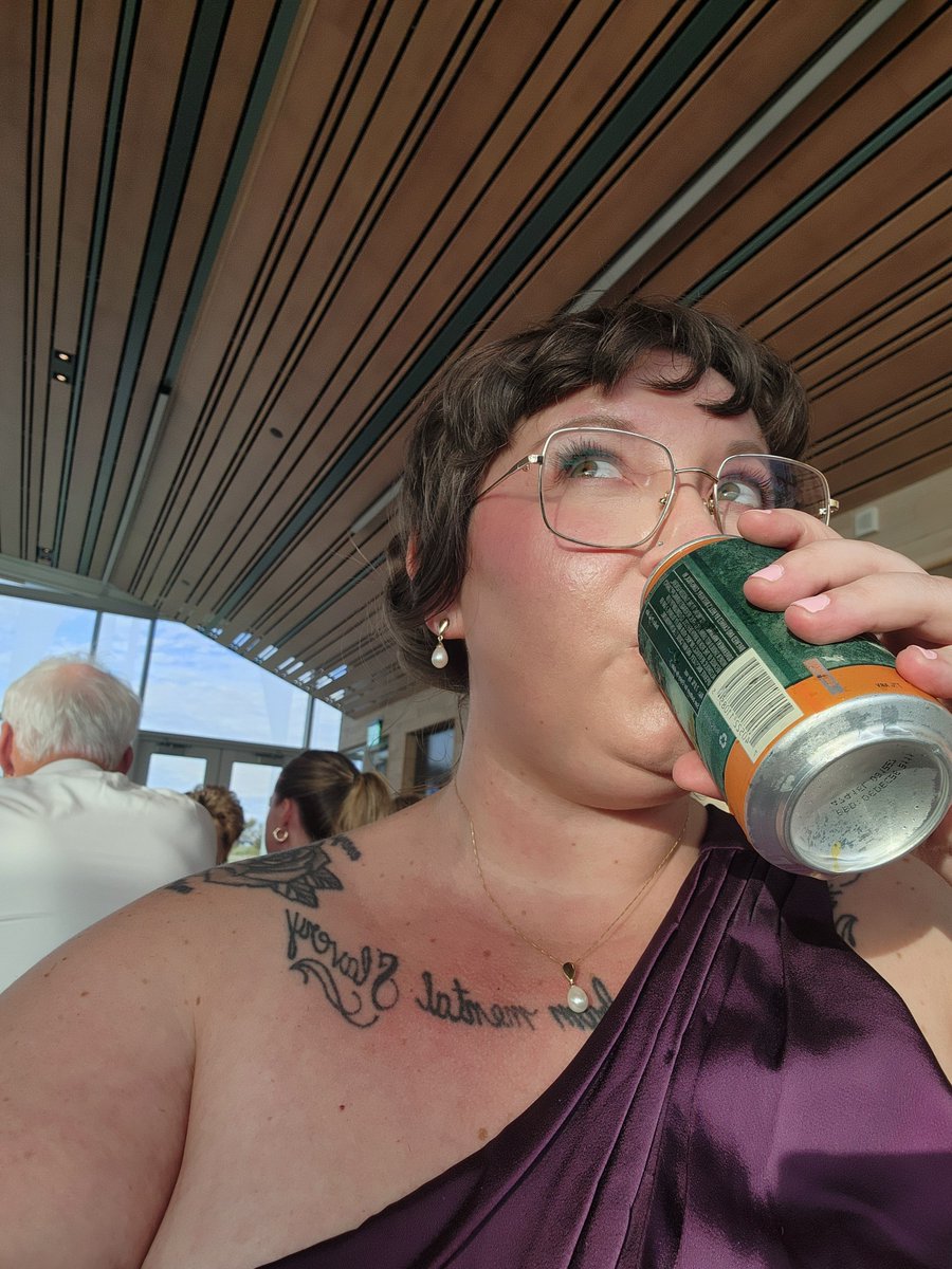 honkfor808s's tweet photo. being at the wedding of a dj and a raver is the best because you know the music is about to slap and im bouta have a turnt night https://t.co/b1LmSbEKmc