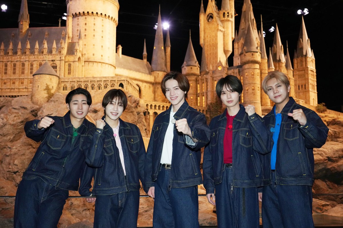 modelpress's tweet photo. KEY TO LIT初レギュラー番組
「キテレツキテル！」10/12（月）初回放送

ハリー・ポッター スタジオツアー東京で
「setlog鬼ごっこ」��戦🏰
https://t.co/nZQCBg7Oz7

番組最後は歌唱パフォーマンスも🎤

メンバーはファン＆スタッフに感謝
猪狩蒼弥「目指すはゴールデンなので一生懸命頑張ります」 https://t.co/9lhze3vVgx