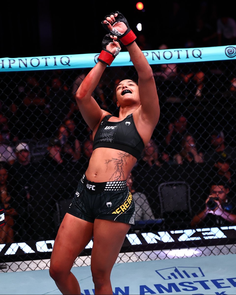 THESE ELBOWS 😮‍💨

@​AlicePereiraUFC leaves with the win after a dominant performance!  

[ #UFCVegas122 | LIVE NOW on @​ParamountPlus ] 
 [▻](https://video.tw