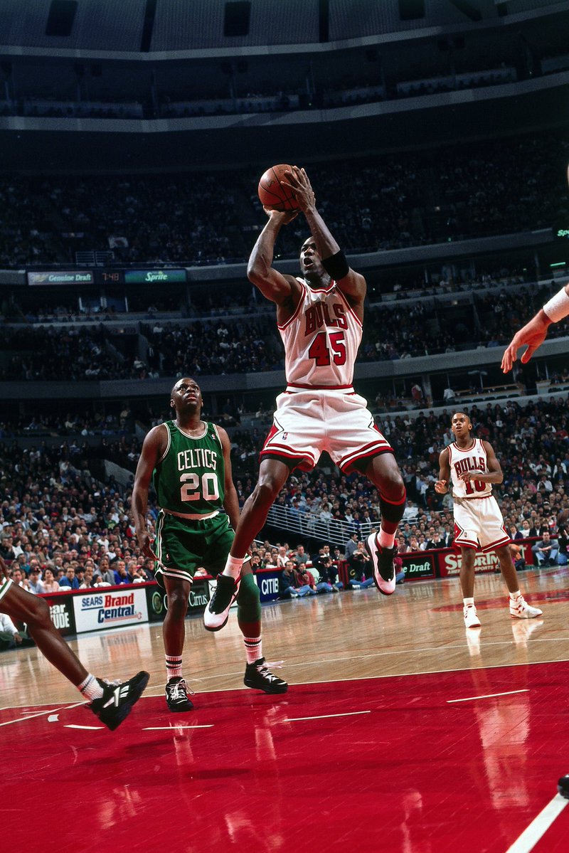 ComplexSneakers's tweet photo. Today’s date is 10/10 so it’s only right we run these back 🔥

📸: Getty https://t.co/tr7fFrZSS5